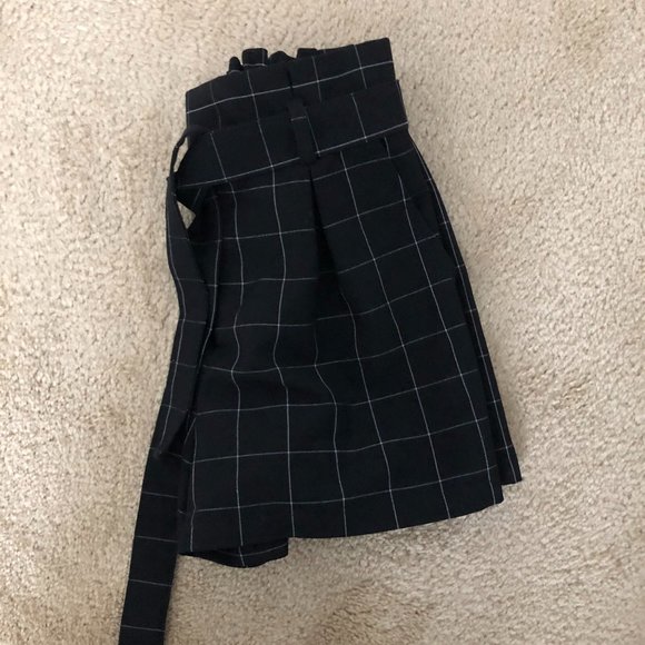 Black shorts - Picture 2 of 3